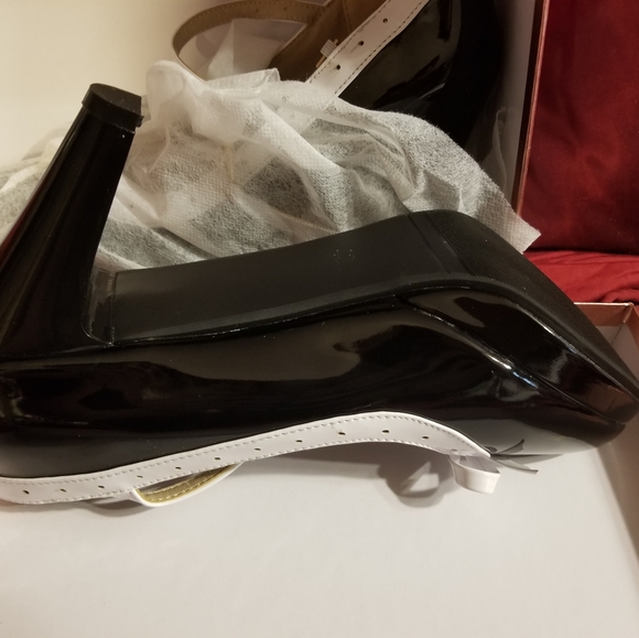 PATENT LEATHER SPECTATOR T STRAP PUMPS SIZE 10 - Picture 2 of 8